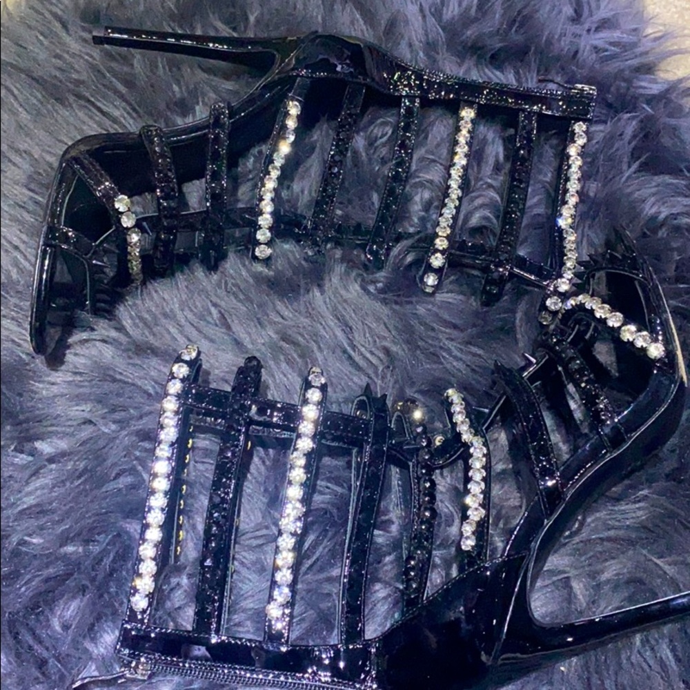 Dazzle into the night. - Picture 1 of 4